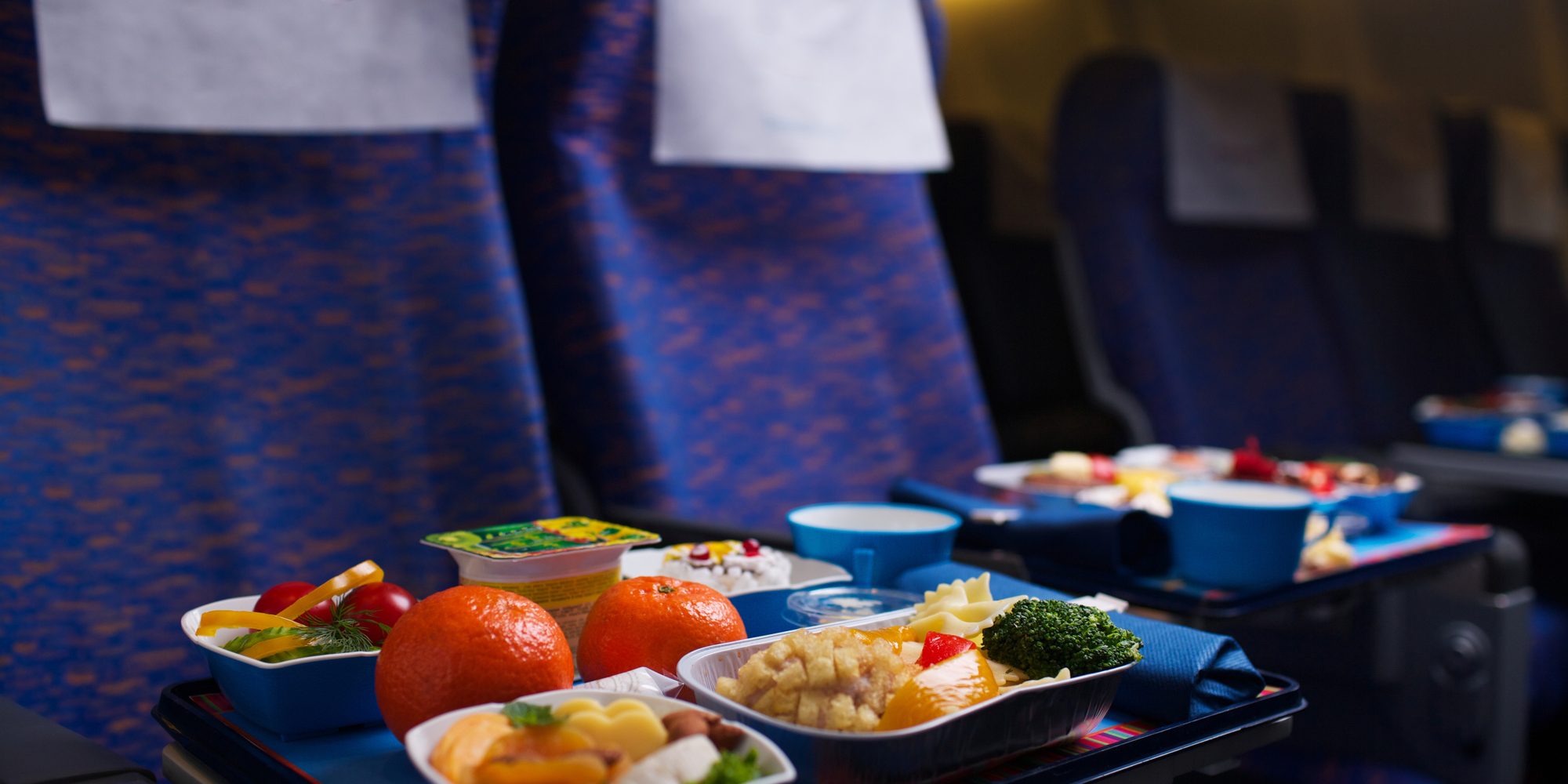 Tray of food on the plane Par-Avion History of Airline Food